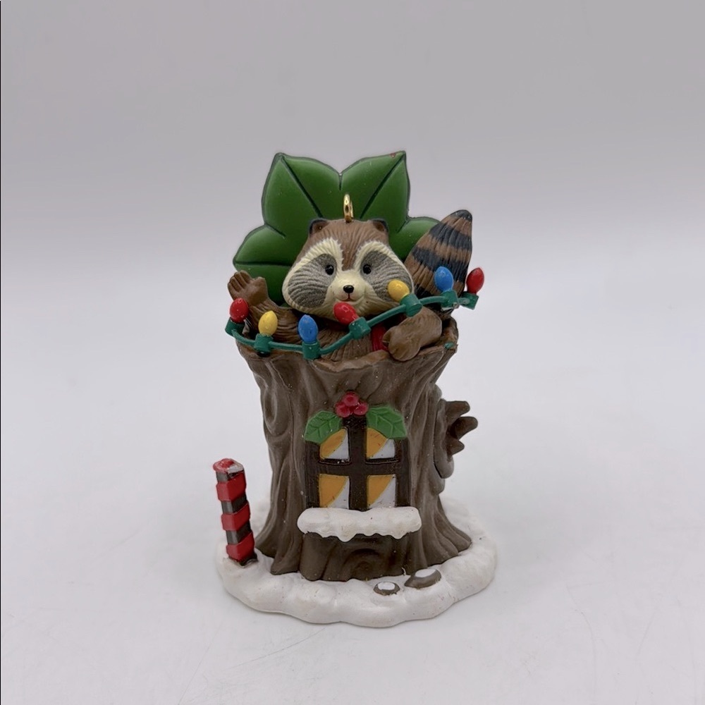Vtg 1994 Santas Best Christmas Ornament Raccoon Tree Stump House Collectible